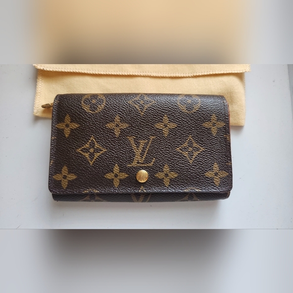 ✨️Louis Vuitton Vintage Monogram Snap Wallet - Picture 2 of 13